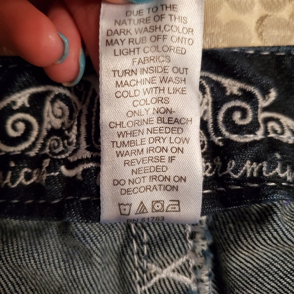 Women's Maurices Dark Wash Denim Capris - Picture 9 of 9